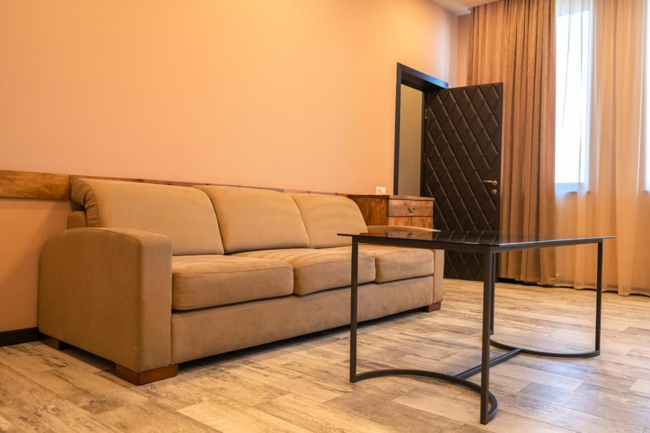 B H Y Guesthouse In Yerevan Exterior photo